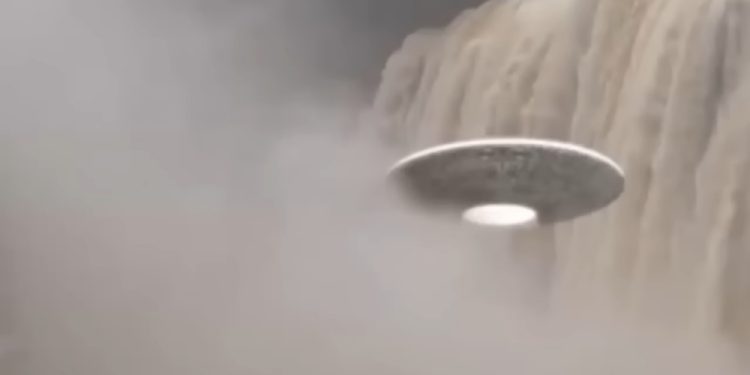 At the Falls, the sight of a UFO shocks tourists to their core (VIDEO)